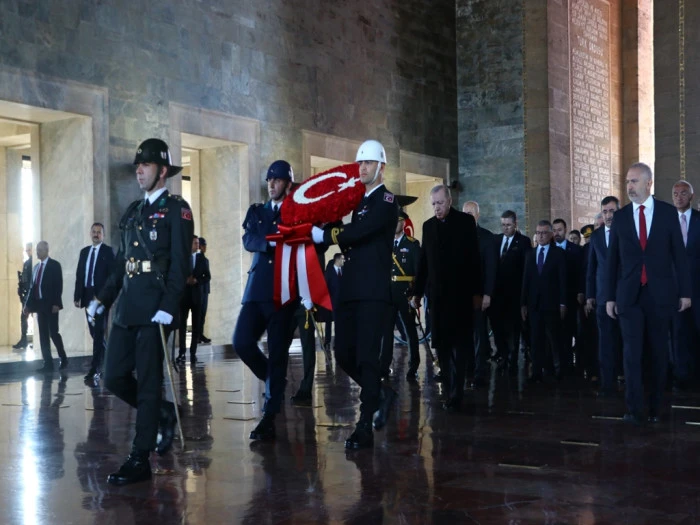 Devlet erkanından Anıtkabir'e ziyaret 