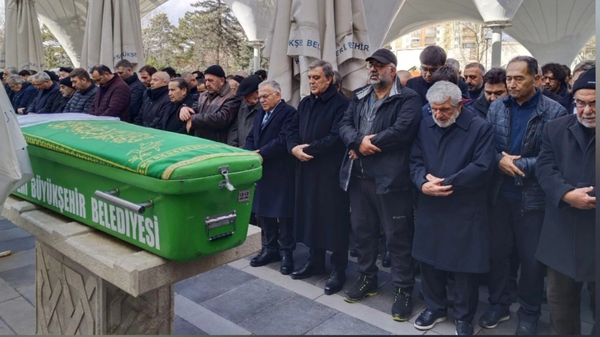 11. Cumhurbaşkanı G&uuml;l'&uuml;n vefat eden yengesi son yolculuğuna uğurlandı! 