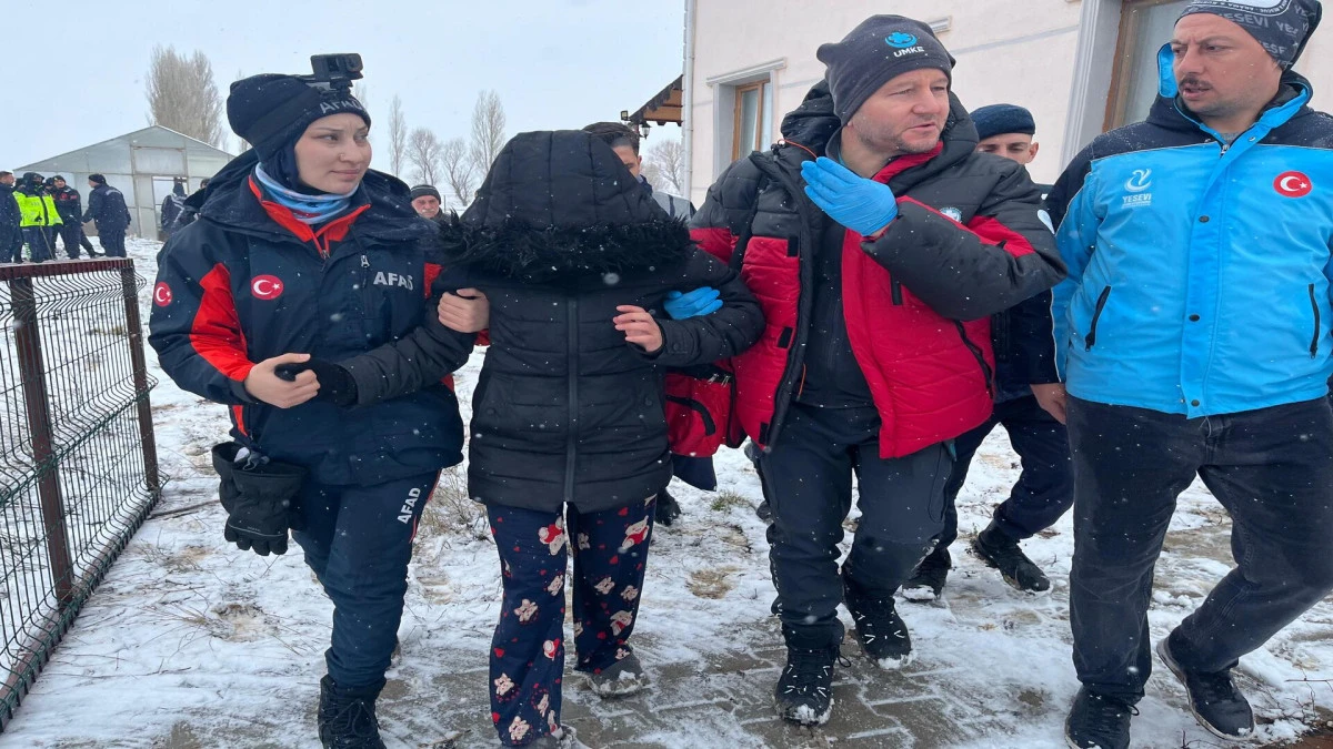 25 Saat Sonra Serada Bulunmuştu: İlknur'un Evden Uzaklaşma Sebebi ve Geceyi Ge&ccedil;irdiği Yer... İşte Detaylar! 