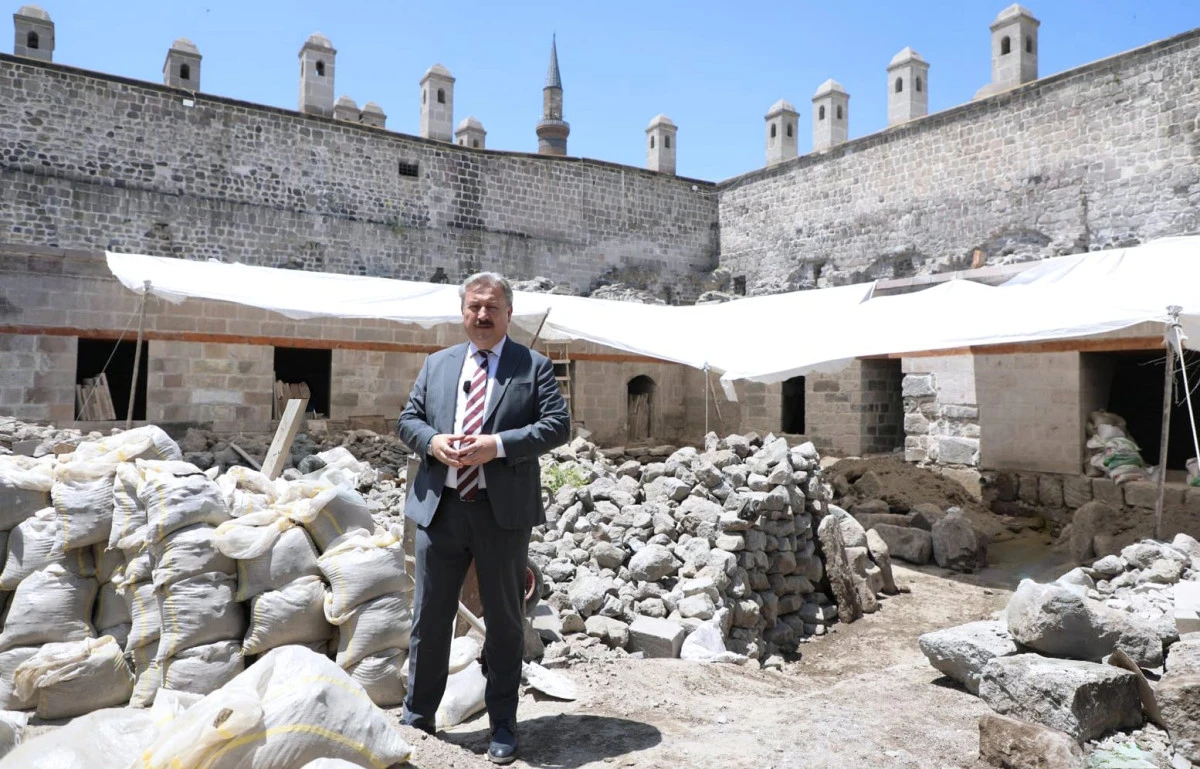 520 Yıllık Tarihiyle Gön Han Yeniden Hayat Buluyor 