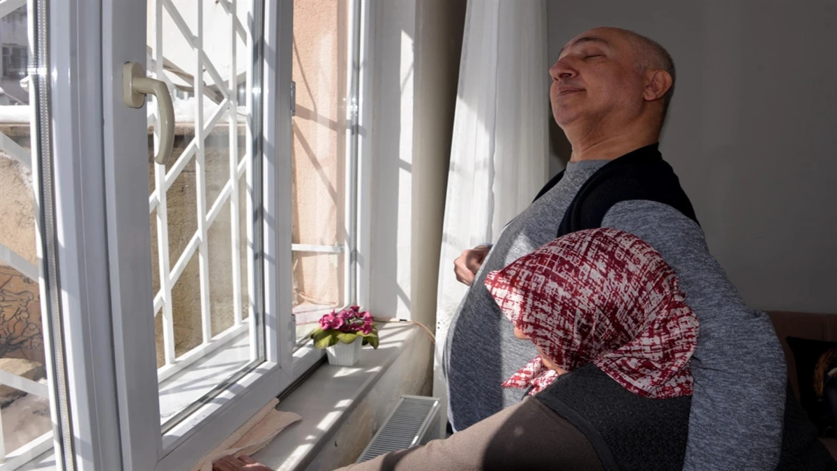 78 yaşındaki annenin tek isteği, 22 yıldır bakımını &uuml;stlendiği oğlunun g&uuml;neşi g&ouml;rmesi 