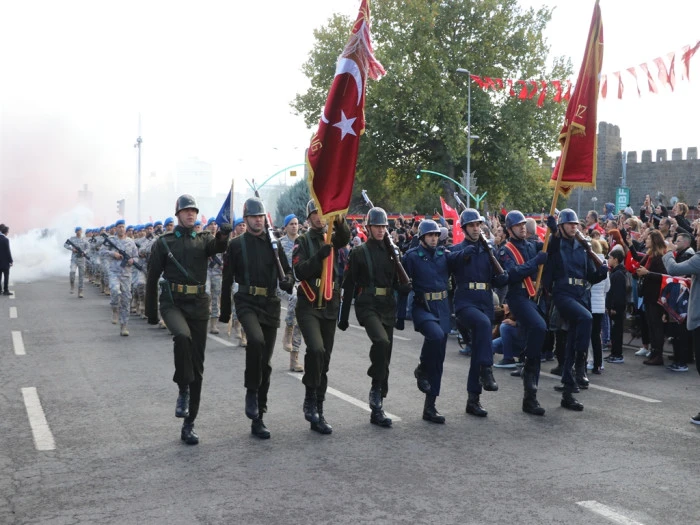 Kayseri Cumhuriyet Meydanı’nda 102. Yıl Gururu
