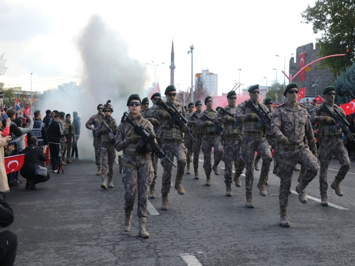 Kayseri Cumhuriyet Meydanı’nda 102. Yıl Gururu