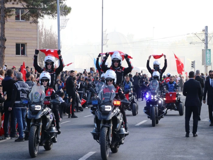 Kayseri Cumhuriyet Meydanı’nda 102. Yıl Gururu