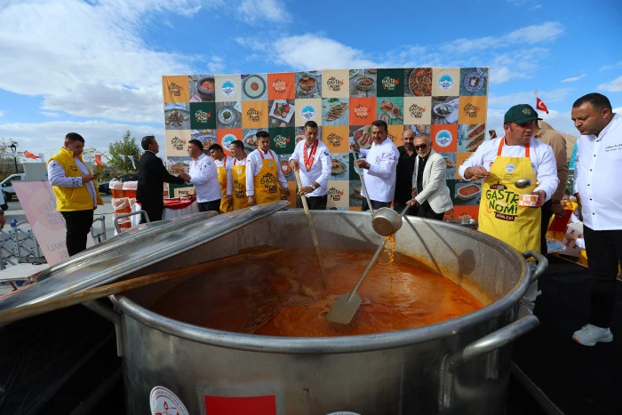 Kayseri Gastronomi Günleri’nde 1 Ton Pastırmalı Gömeç Fasulyesi İkramı