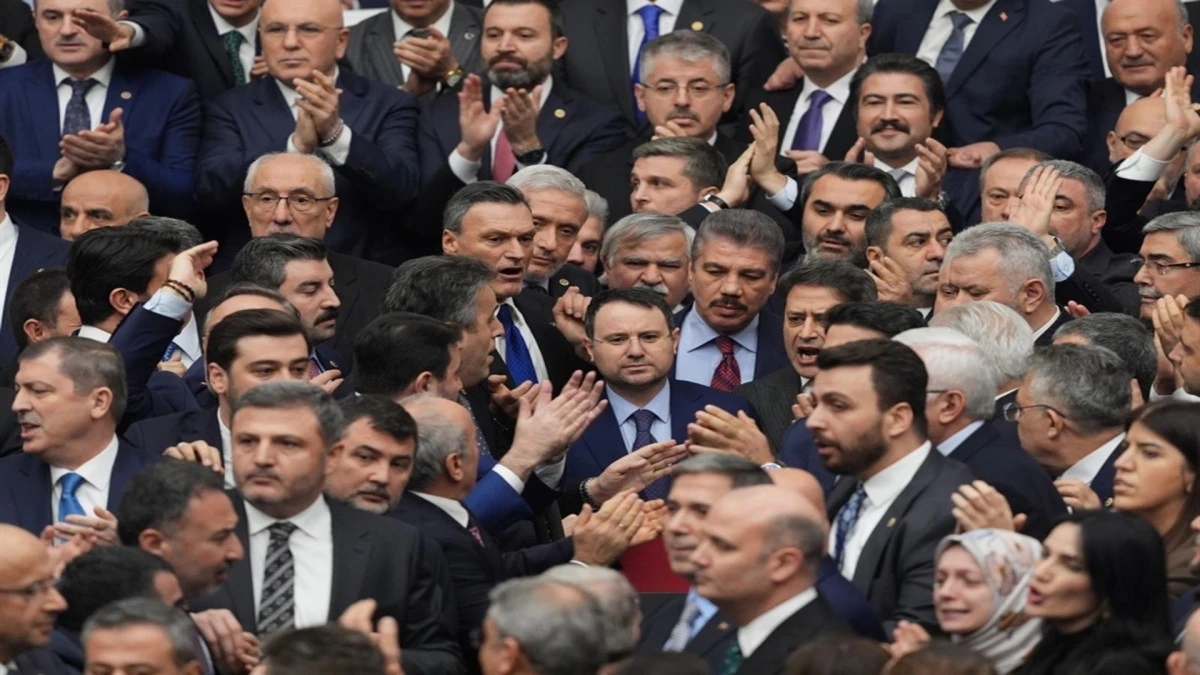 Adalet Bakanı Akın G&uuml;rlek&rsquo;ten İlk A&ccedil;ıklama: "Milli İradenin Huzurunda Yemin Ettik" 