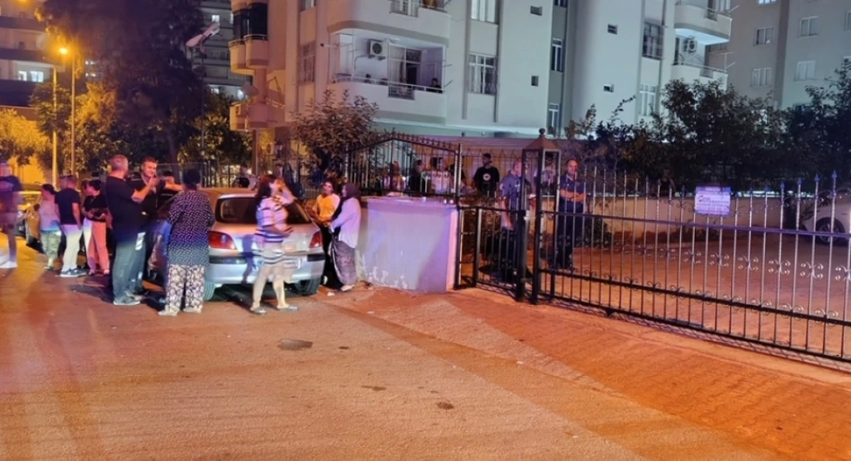 Adana'da Aile İçi Dehşet: Baba, Eşini ve Kızını Öldürüp İntihar Etti; diğer kız çocuk ise kaçarak kurtuldu. 