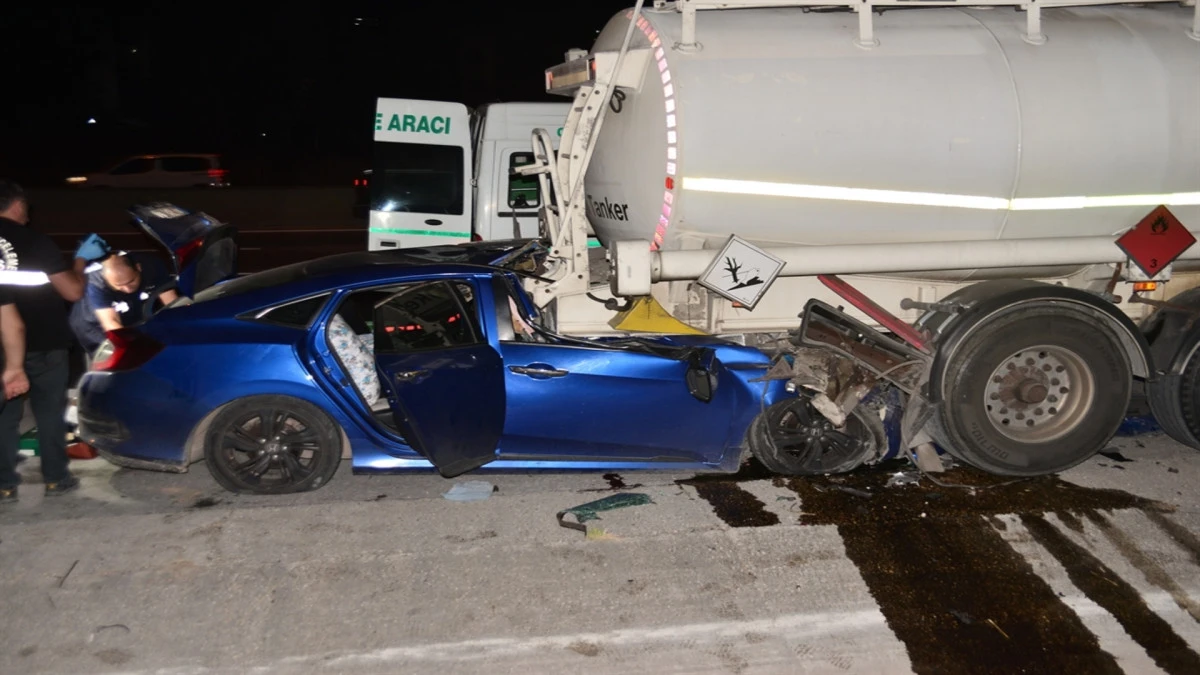 Adana'da tankerle &ccedil;arpışan otomobildeki baba &ouml;ld&uuml;, 2 &ccedil;ocuğu yaralandı 