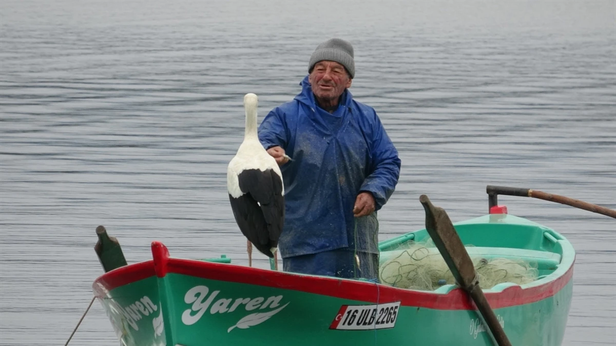 Adem Amca, 15 yıllık dostu Yaren leylekle &ouml;zlem gideriyor 