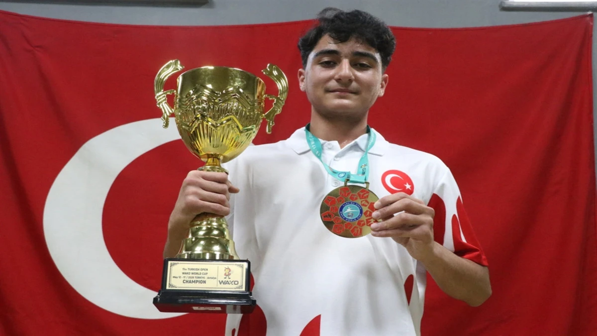 Ağabeyinin teşvikiyle başladığı kick boksta d&uuml;nya şampiyonu oldu! 