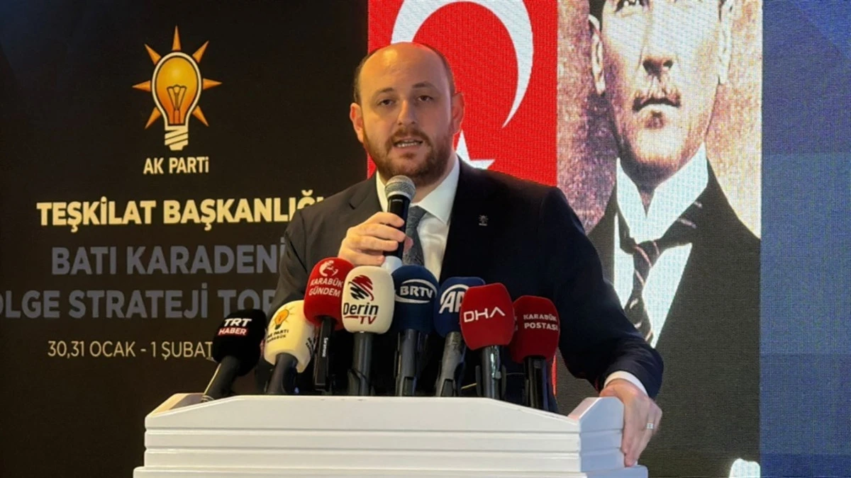 AK Partili B&uuml;y&uuml;kg&uuml;m&uuml;ş'ten &Ouml;zg&uuml;r &Ouml;zel'e Tepki: "Bir G&uuml;n Savcı Bir G&uuml;n Avukat Oluyor" 