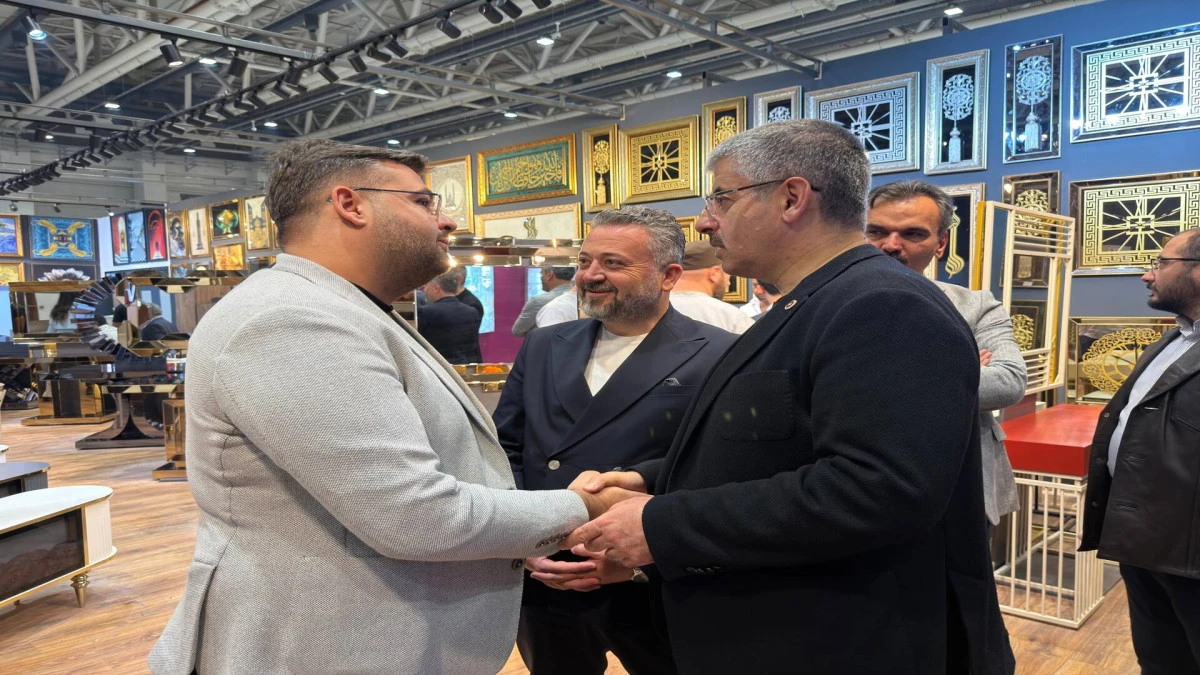 AK Parti&rsquo;li &Ccedil;opuroğlu: 10 kanepenin 7&rsquo;si Kayseri&rsquo;de &uuml;retiliyor 