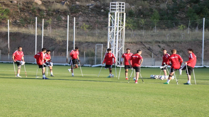 Ampute Futbol Takımı, D&uuml;nya Kupası &ouml;ncesi Erciyes'te g&uuml;&ccedil; depoluyor