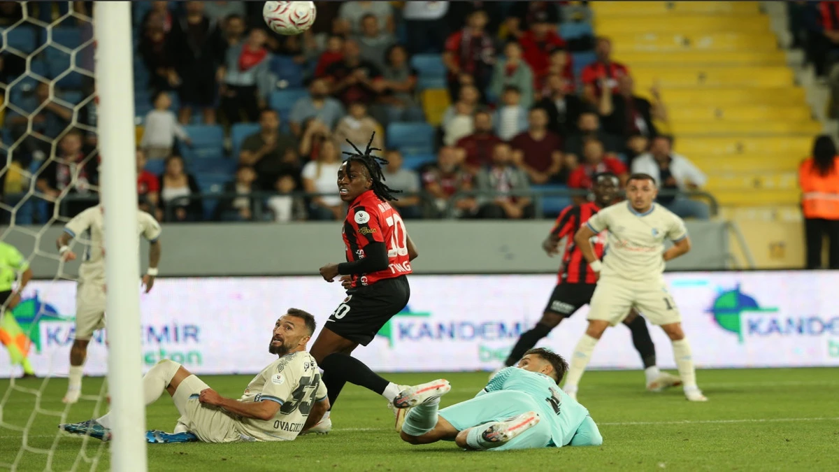 Ankara'da Puanlar Paylaşıldı: Gen&ccedil;lerbirliği 1 - 1 Erzurumspor FK 