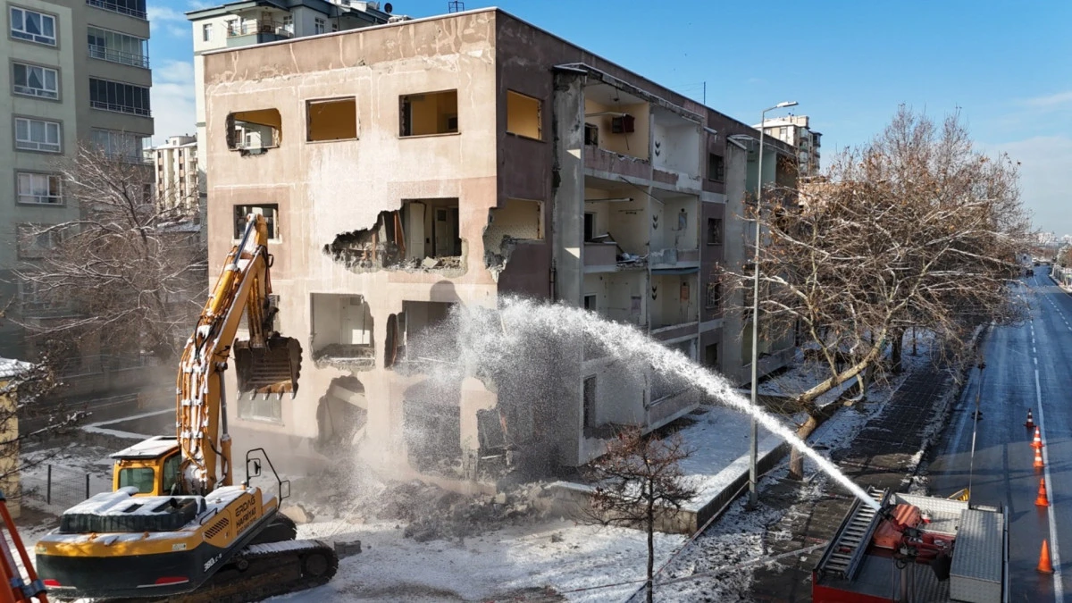 Aydınlıkevler Mahallesi&rsquo;nde kentsel d&ouml;n&uuml;ş&uuml;m başladı! 