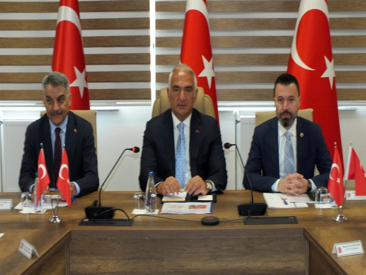 Bakan Ersoy, Yozgat'ta belediye başkanları ile toplantı yaptı! 