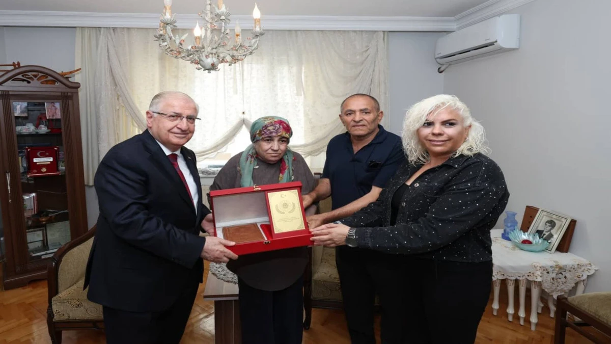 Bakan G&uuml;ler, şehit Alaattin Bulu&ccedil;&rsquo;un ailesini ziyaret etti 