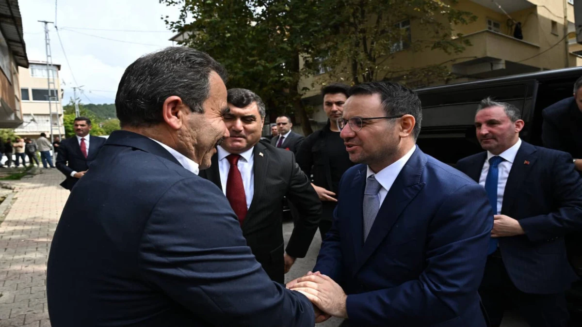 Bakan G&uuml;rlek, şehit Faik Y&uuml;ce&rsquo;nin ailesini ziyaret etti 