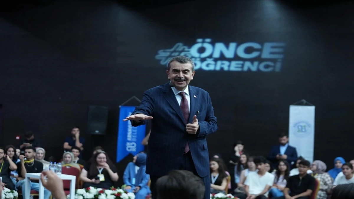 Bakan Tekin: Sınav sisteminde değişiklik yok ama sorular m&uuml;fredata uygun hale gelecek 