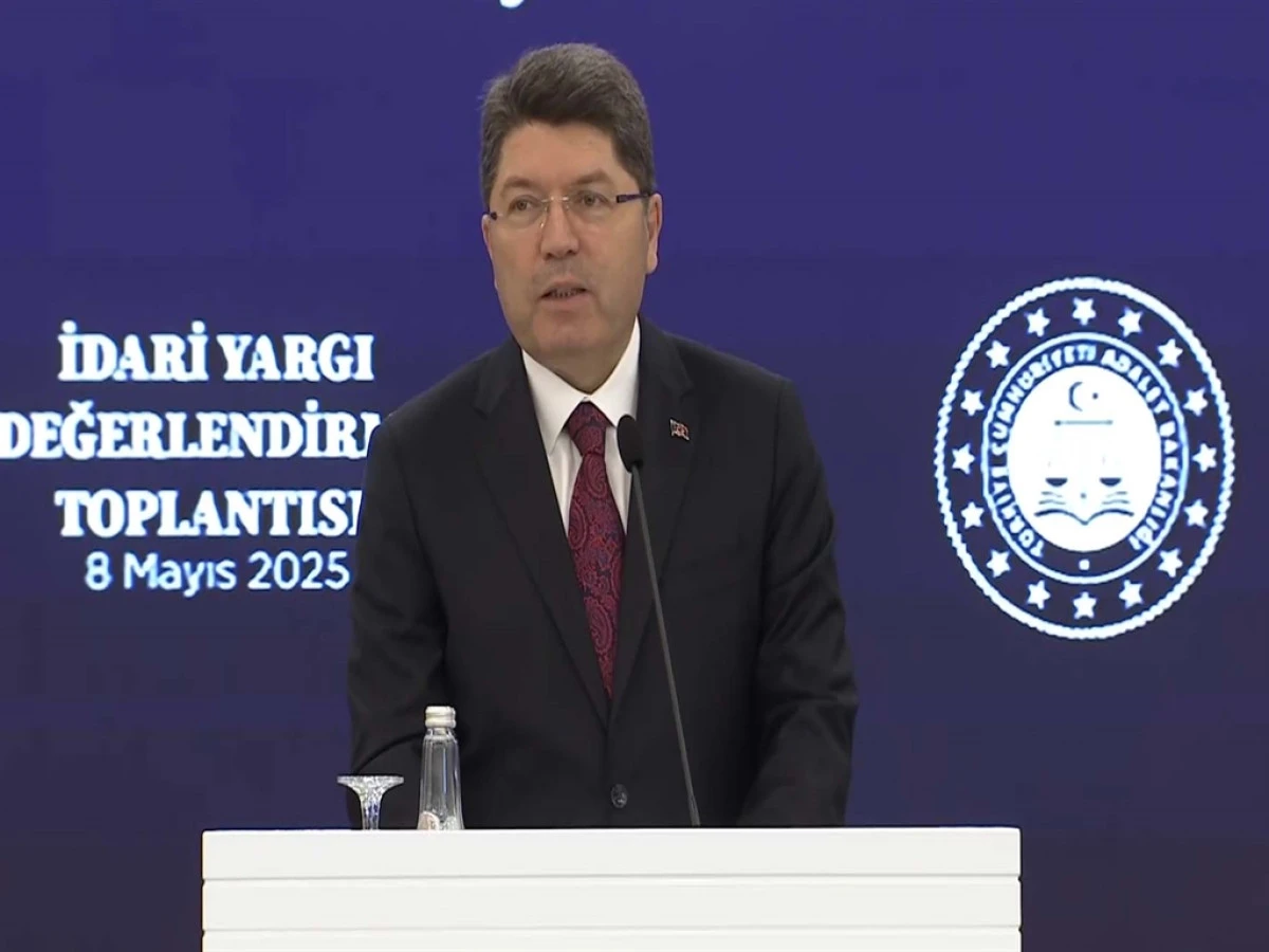 Bakan Tunç: Demokrasisi olmayan ülkelerin, Türkiye'nin üzerinde gösterilmesi inandırıcı değil 