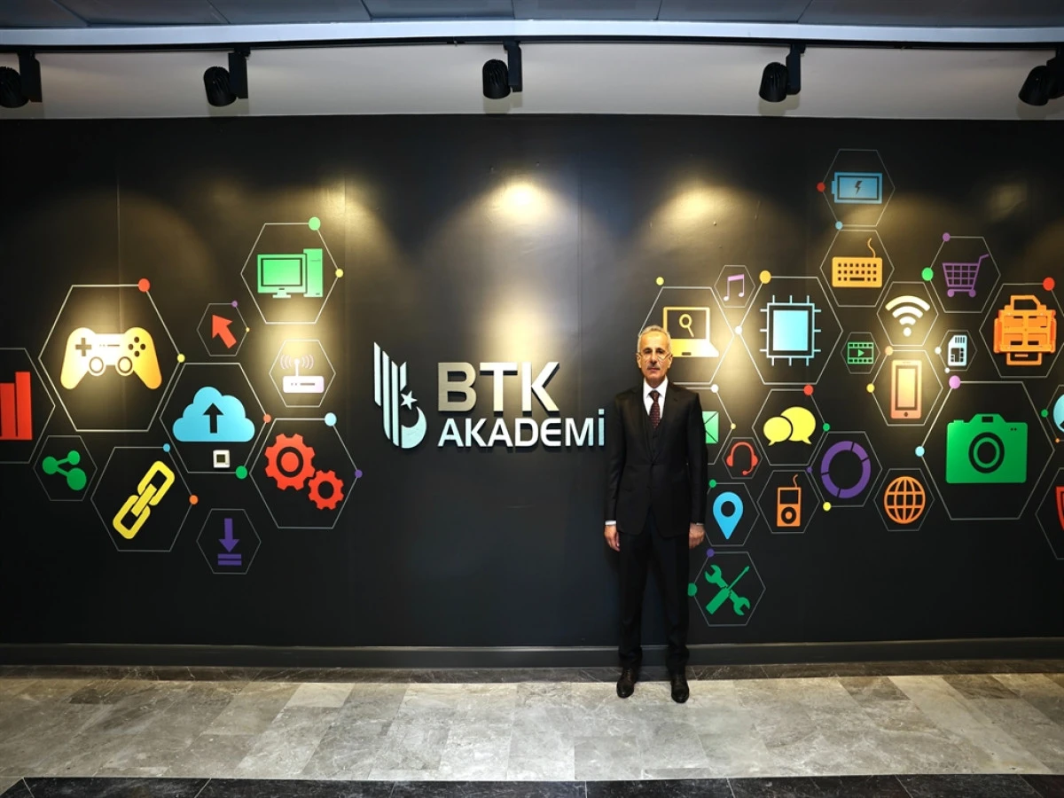 Bakan Uraloğlu: BTK Akademi’ye 10 Yeni Ücretsiz ve Sertifikalı Eğitim Ekledik 