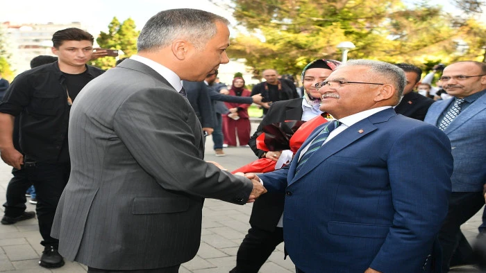Bakan Yerlikaya’dan Başkan Büyükkılıç’a Ziyaret: “Kayseri Belediyeciliği Anadolu’ya Örnek” 