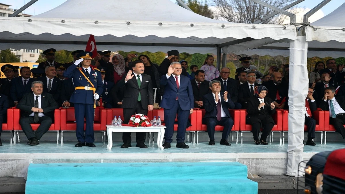 BAŞKAN BÜYÜKKILIÇ, CUMHURİYETİN 102. YILI COŞKUSUNA ORTAK OLDU 