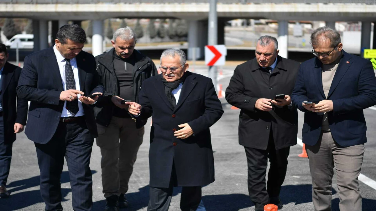 Başkan B&uuml;y&uuml;kkılı&ccedil; duyurdu: Kartal Kavşağı alternatif yolumuzu trafiğe a&ccedil;tık, işte yeni g&uuml;zerg&acirc;h 