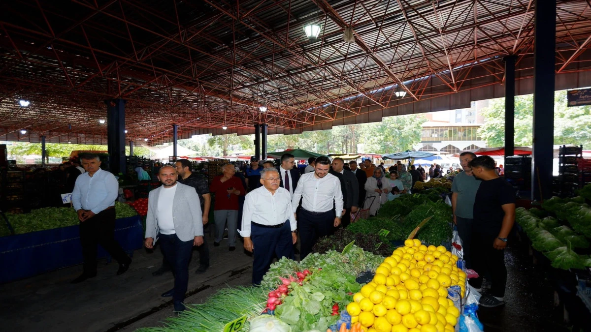 Başkan B&uuml;y&uuml;kkılı&ccedil;, H&uuml;rriyet Pazar Yeri'nde Esnaf ve Vatandaşlarla Buluştu! 