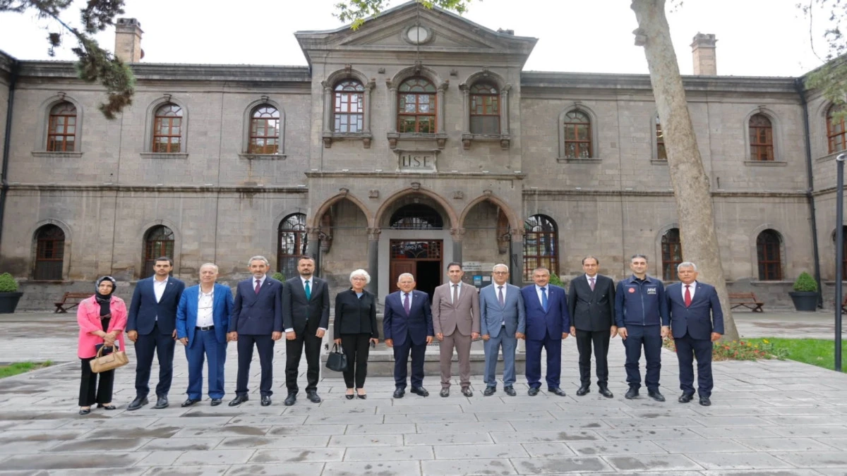 Başkan B&uuml;y&uuml;kkılı&ccedil;, Kayseri Kent Konseyi&rsquo;nin yeni y&ouml;netimini ağırladı 