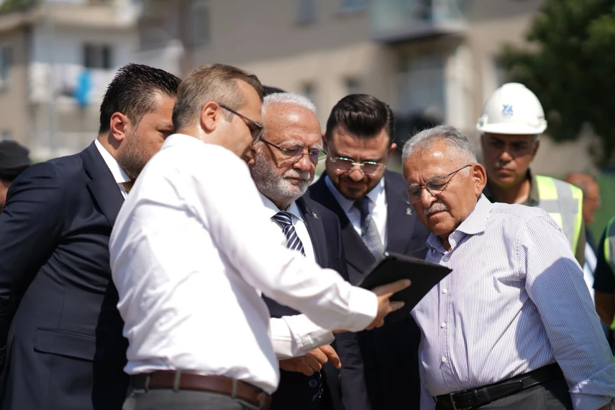 Başkan B&uuml;y&uuml;kkılı&ccedil; ve AK Parti&rsquo;li Elitaş, Kartal Katlı Kavşağı Projesini yerinde inceledi 