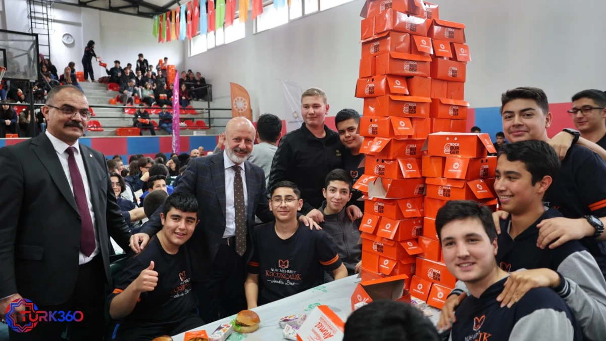 Başkan &Ccedil;olakbayrakdar, gen&ccedil;lerle &ldquo;Kocaburger&rdquo; sohbetinde buluştu?! 