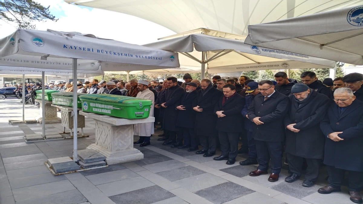 Başkan &Ccedil;olakbayrakdar&rsquo;ın Acı G&uuml;n&uuml;: Mustafa &Ccedil;olakbayrakdar Son Yolculuğuna Uğurlandı 