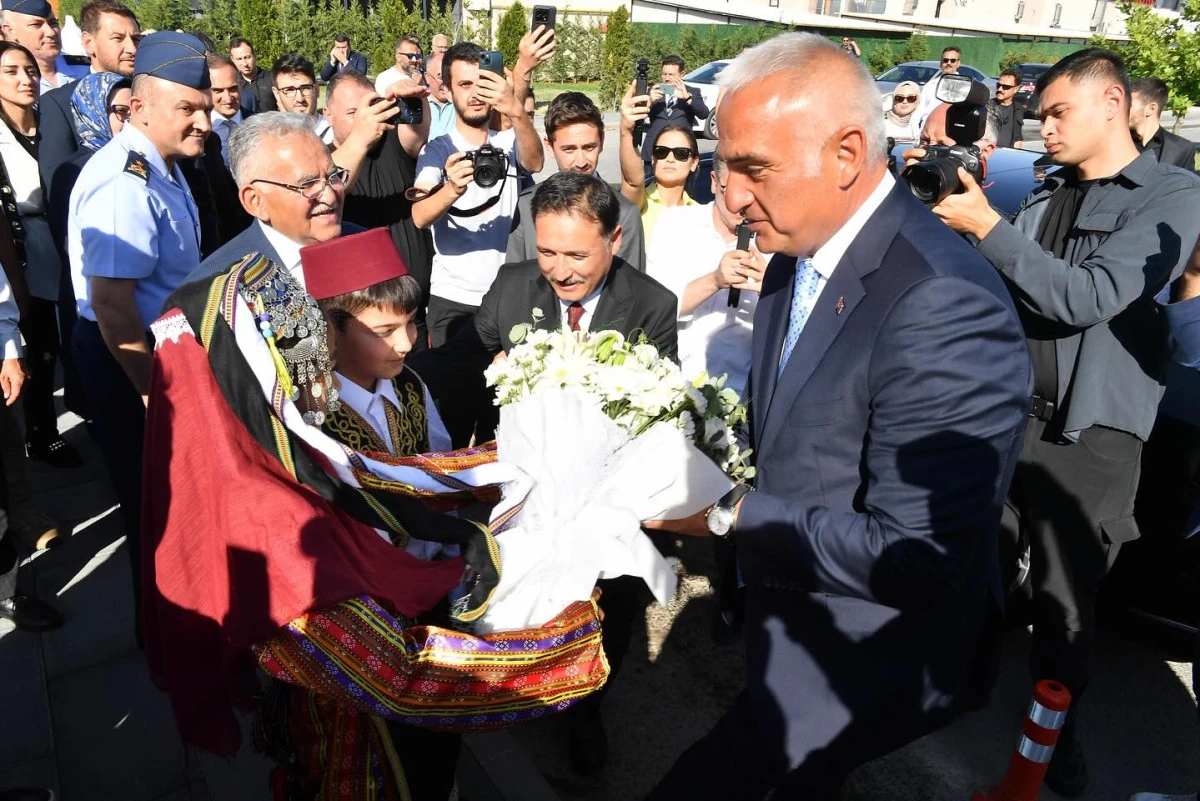 BAKAN ERSOY KAYSERİ’DE 105 MİLYON TL’LİK DEV KÜTÜPHANE AÇILIŞINA KATILDI 