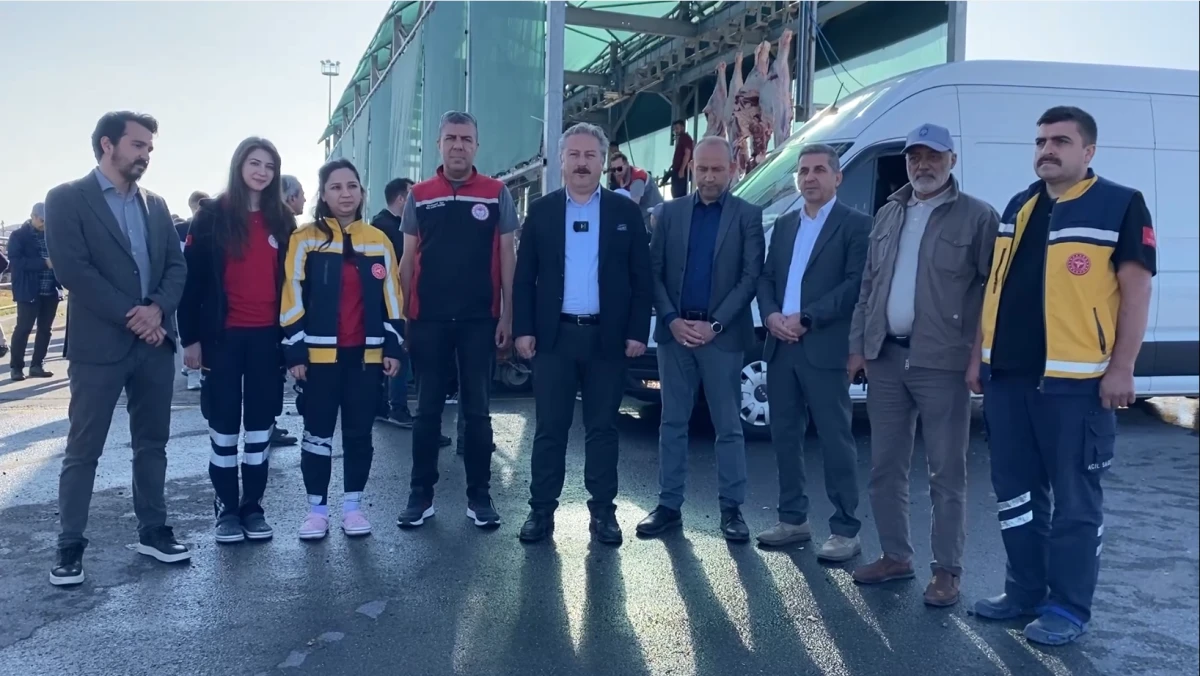 BAŞKAN PALANCIOĞLU BAYRAMIN İLK SAATLERİNDE MELİKGAZİ KURBAN PAZARI VE KESİM ALANI'NI ZİYARET ETTİ