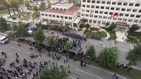 BATMAN&rsquo;da protestolara polis m&uuml;dahalesi: 75 g&ouml;zaltı 