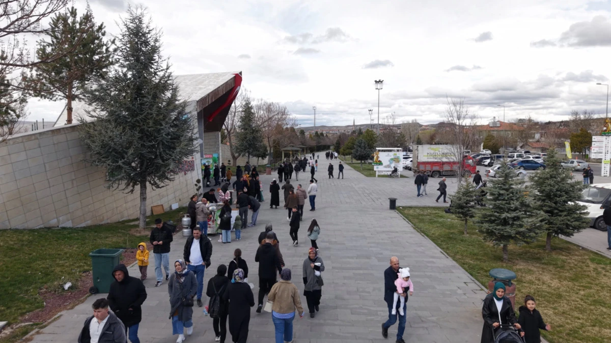 Bayramda Kapılar A&ccedil;ıldı, 40 Bin Kişi Ziyaret Etti! 