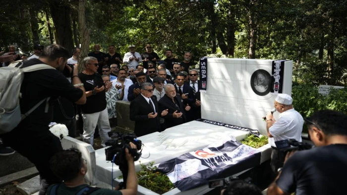 Beşiktaş Onursal Başkanı S&uuml;leyman Seba, mezarı başında anıldı 