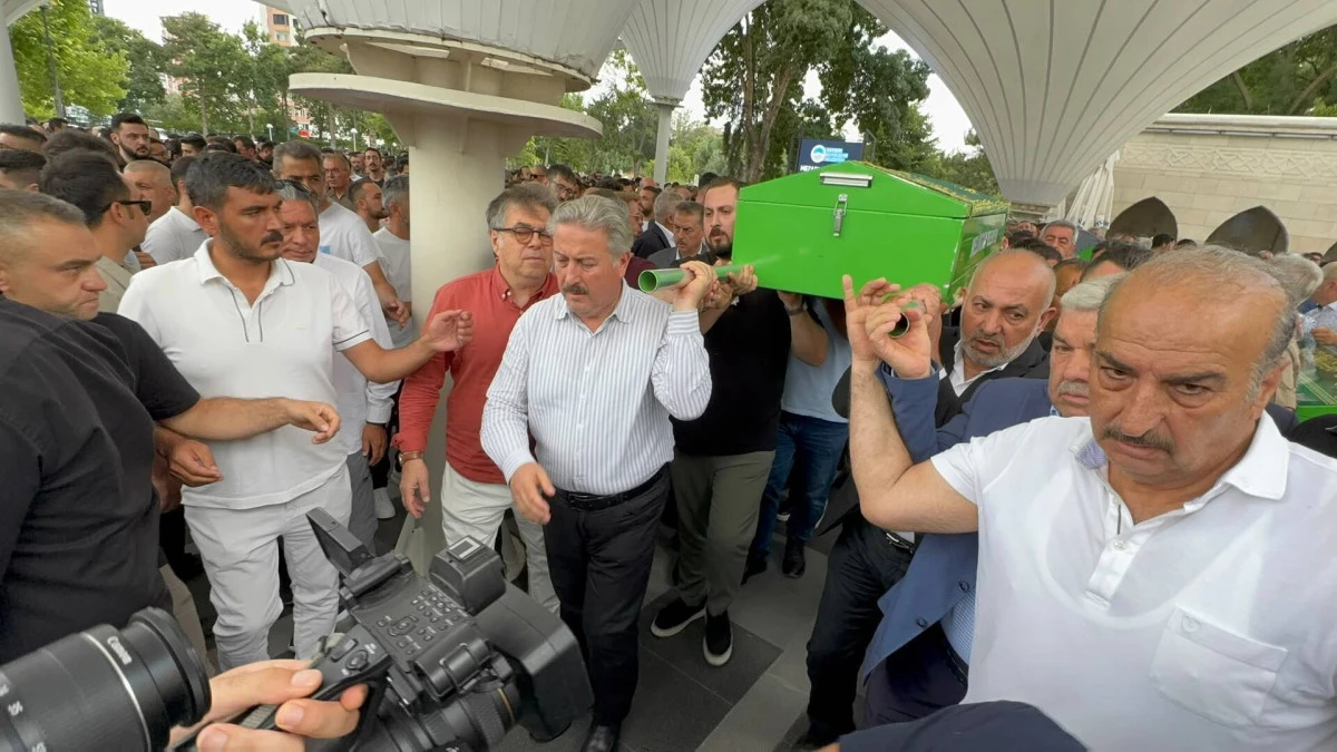 Bisiklet kazasında yaşamını yitiren T&uuml;mg&uuml;&ccedil;, son yolculuğuna uğurlandı 