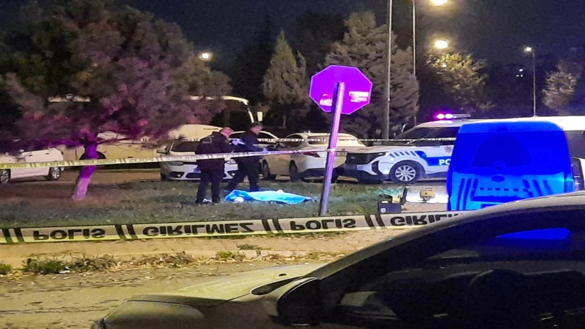 Boşanma aşamasında olduğu karısını bıçaklayarak öldürdü 