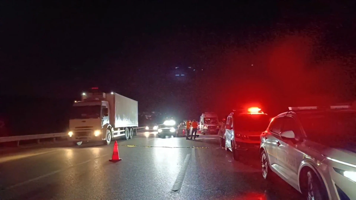 Bursa &Ccedil;evre Yolunda &ouml;nce TIR, ardından otomobilin &ccedil;arptığı yaya &ouml;ld&uuml; 