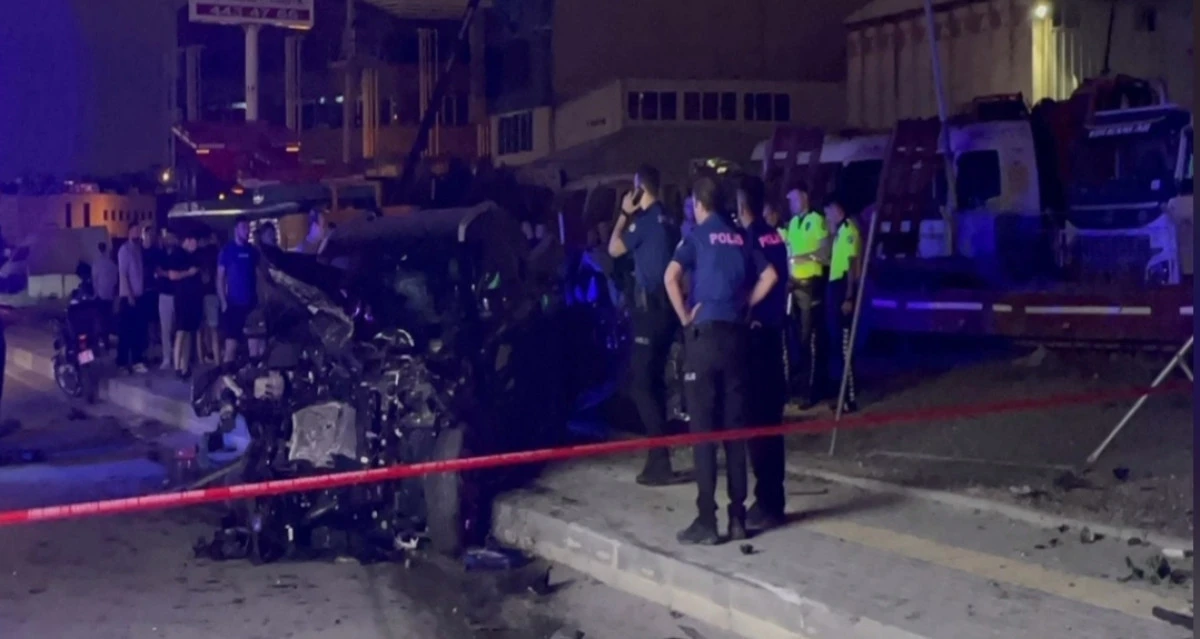 Bursa'da, hafif ticari araçla çarpışan otomobildeki 2 kardeş hayatını kaybetti! 