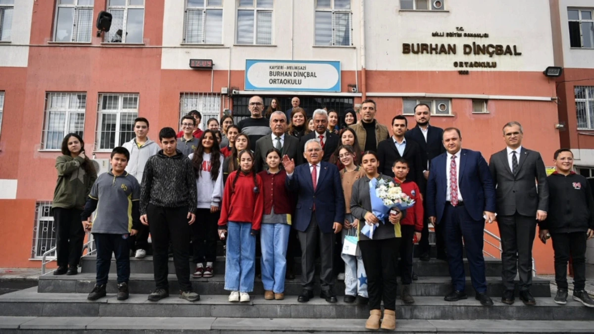 B&uuml;y&uuml;kkılı&ccedil;, Kariyer G&uuml;nleri Kapsamında Burhan Din&ccedil;bal Ortaokulu &Ouml;ğrencileri ile Bir Araya Geldi! 