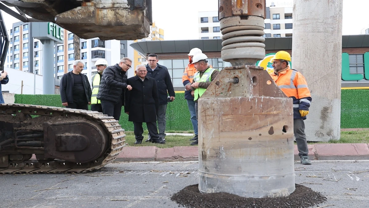 B&uuml;y&uuml;kkılı&ccedil;&rsquo;tan Kartal Kavşağı denetimi: "Harıl harıl &ccedil;alışıyorlar"  