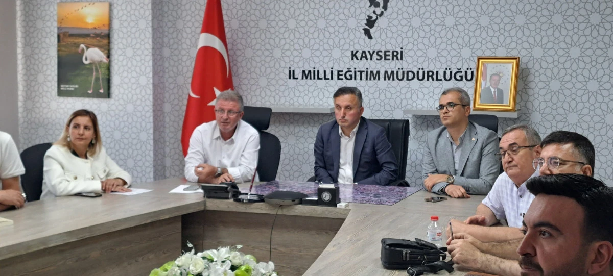 BÜYÜKŞEHİR’DEN EĞİTİMCİLERE “KARTAL KAVŞAĞI” SUNUMU 