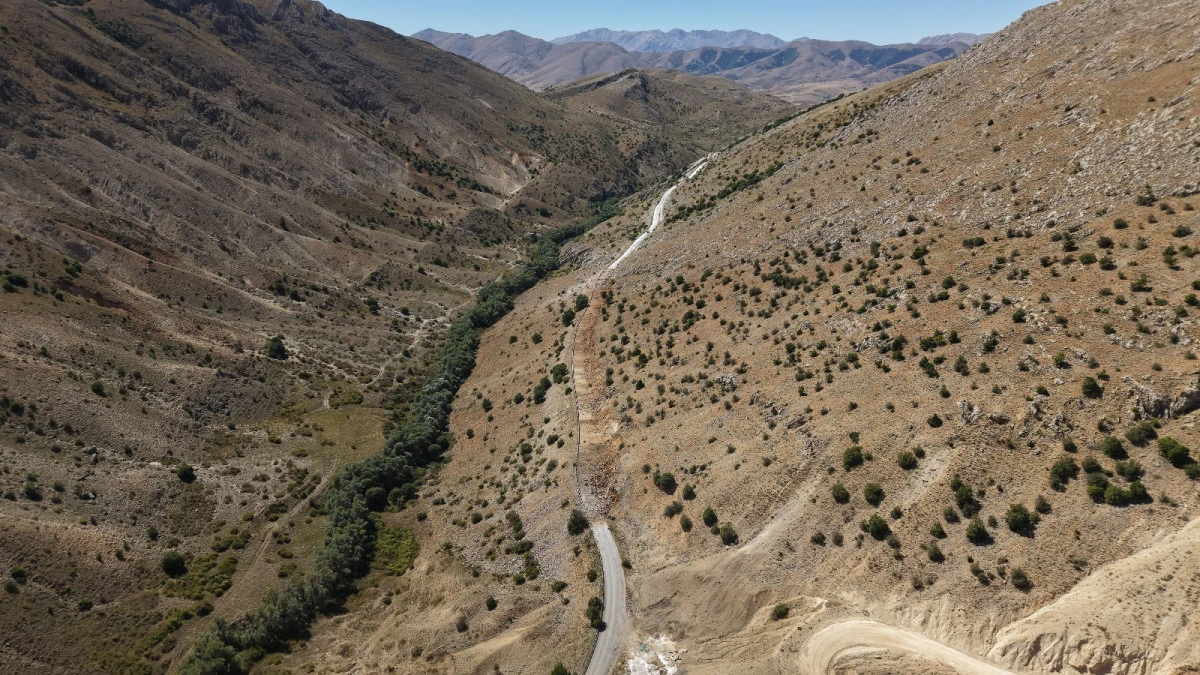 Kayseri B&uuml;y&uuml;kşehir&rsquo;in 1,3 kilometrelik g&uuml;zergahta yol a&ccedil;ma &ccedil;alışmaları s&uuml;r&uuml;yor