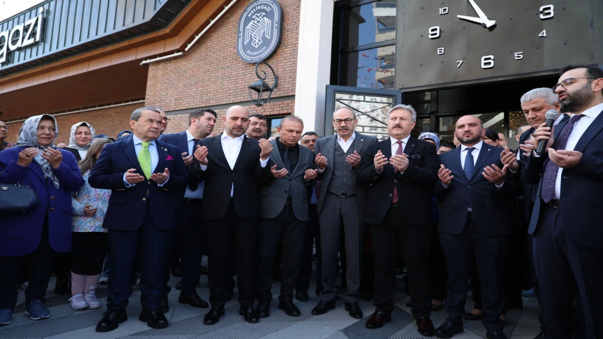 ​&ldquo;&Ccedil;arşı Melikgazi&rdquo; kapılarını dualarla a&ccedil;tı!  