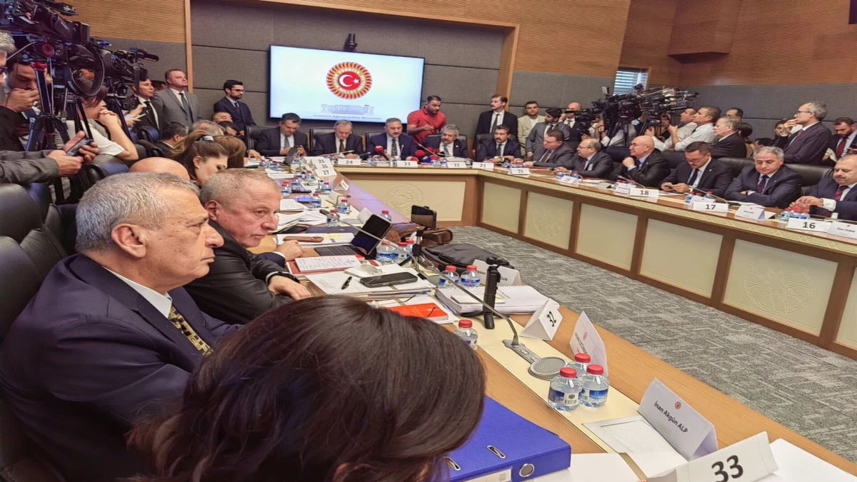 '&Ccedil;er&ccedil;eve yasa' teklifi komisyonda 