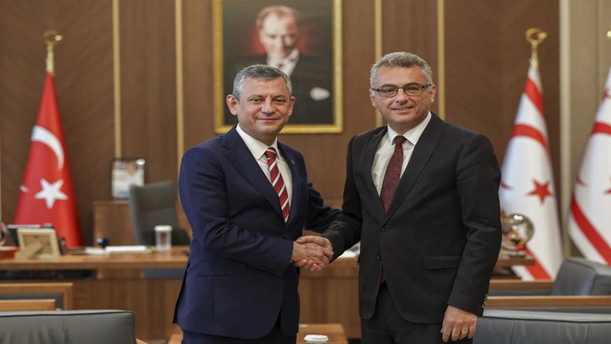CHP Genel Başkanı Özel, KKTC Cumhurbaşkanı Erhürman'ı ziyaret etti! 