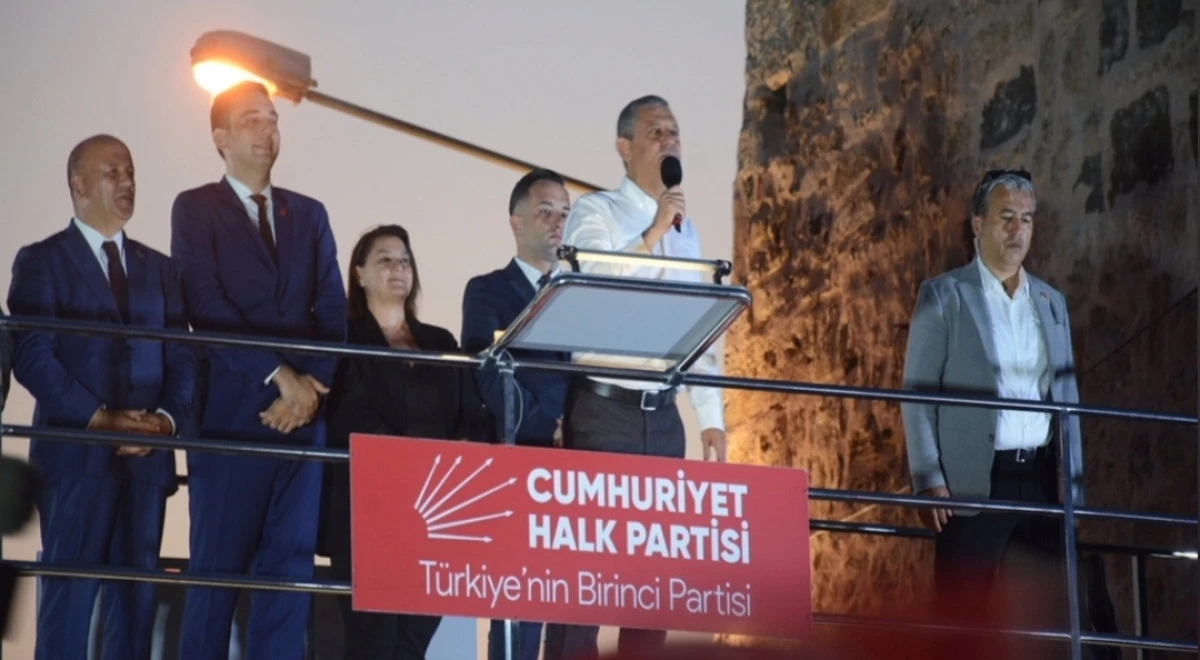 CHP Lideri Özel: “Dünyanın en pahalı ve yavaş internetini kullanıyoruz”
